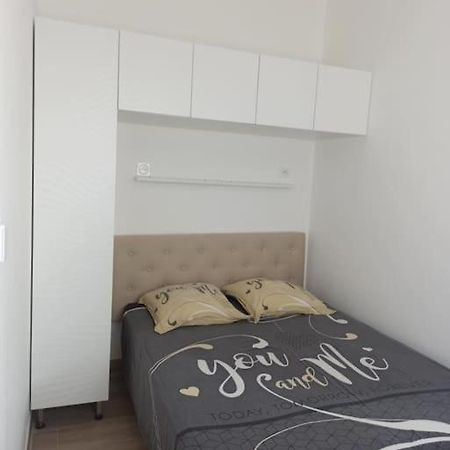 Maison, Rue Calme Dans Village Saint-Mitre-les-Remparts المظهر الخارجي الصورة