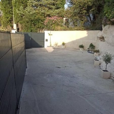 Maison, Rue Calme Dans Village Saint-Mitre-les-Remparts المظهر الخارجي الصورة